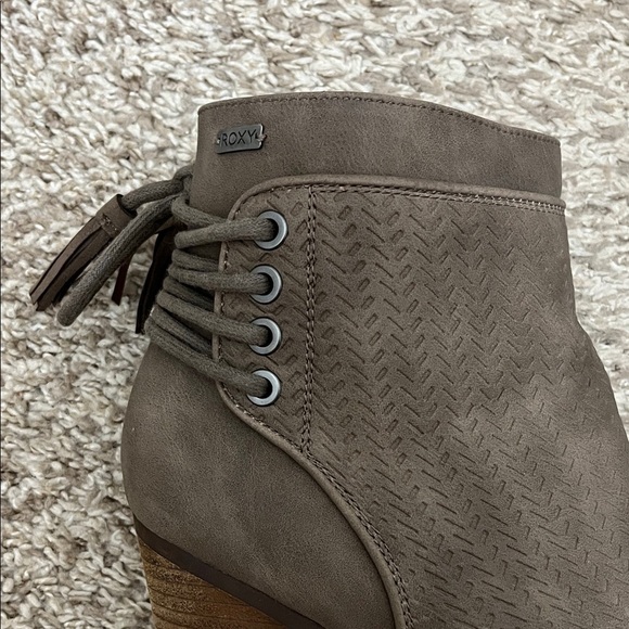 Roxy Devon Taupe Brown Textured Stacked Heel Ankle Booties - Size 9 - Picture 11 of 16
